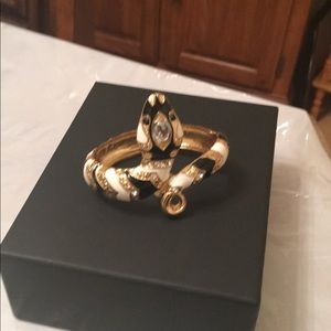 Fashion serpentine bangle